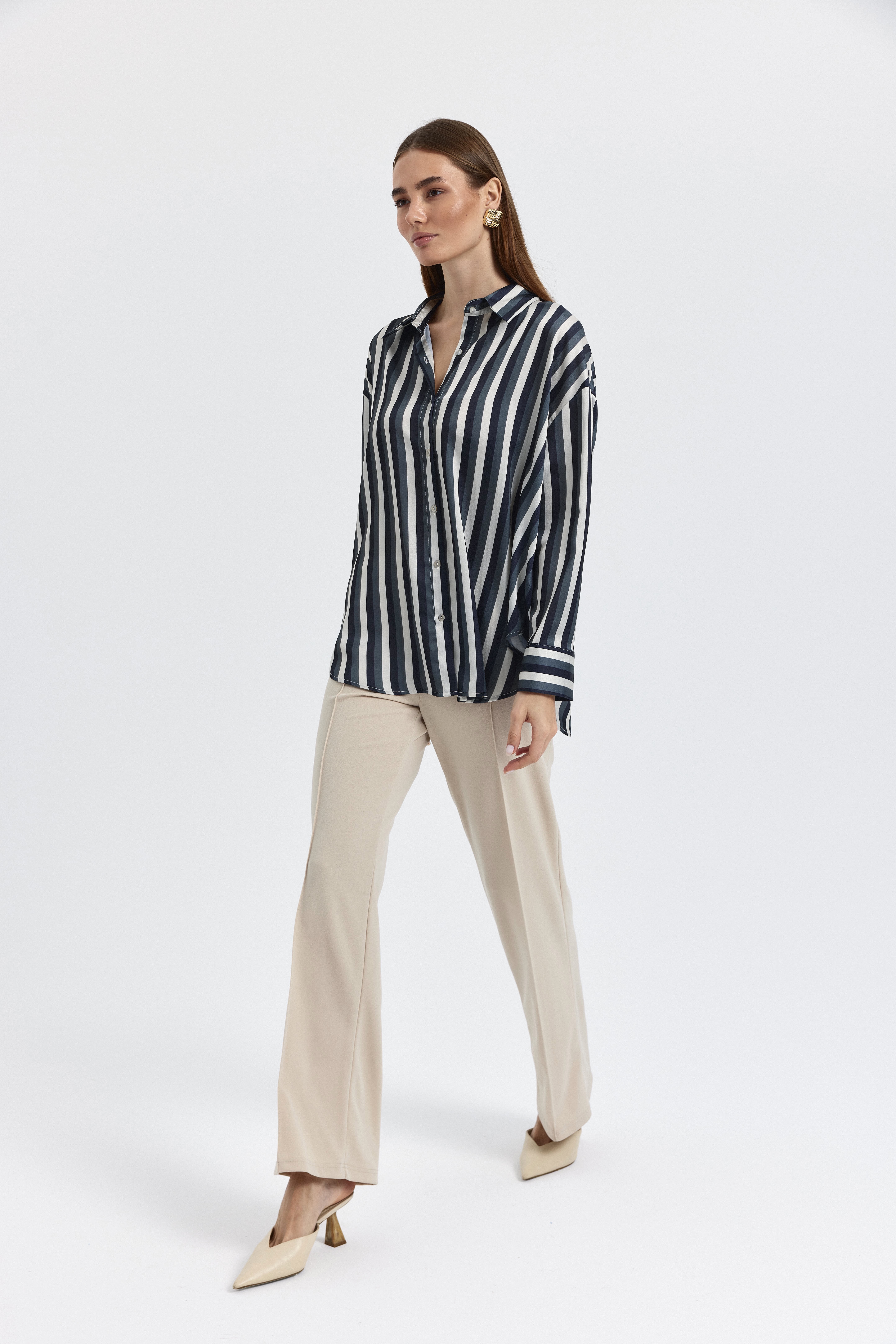 Önü Dikiş Detaylı Yanı Fermuarlı Esnek Likralı Kumaş Pantolon