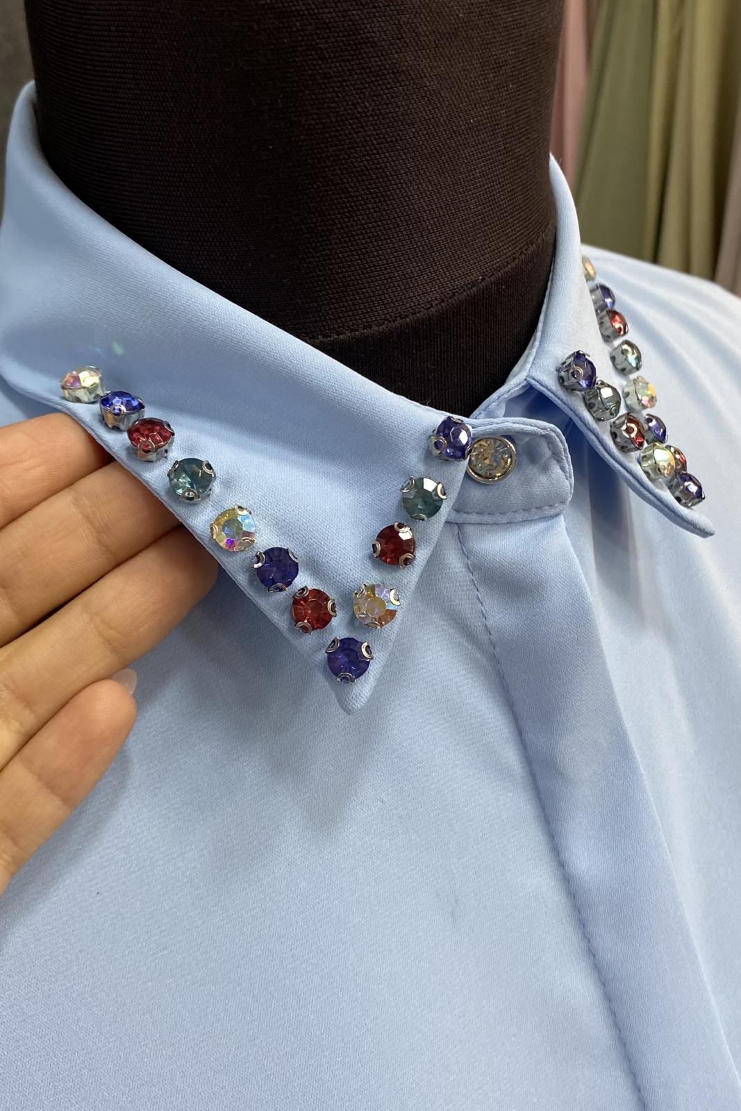 Yakası Taşlı Basic İç Göstermeyen Şık Gömlek