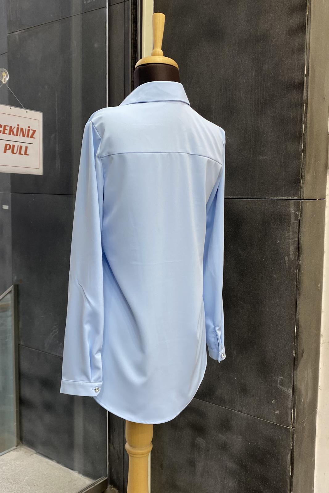 Yakası Taşlı Basic İç Göstermeyen Şık Gömlek